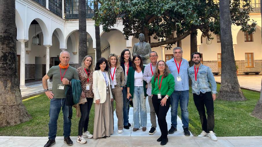 Imagen de la visita de los sindicatos al Parlamento de Andalucía con representantes del Grupo Parlamentario Socialista.